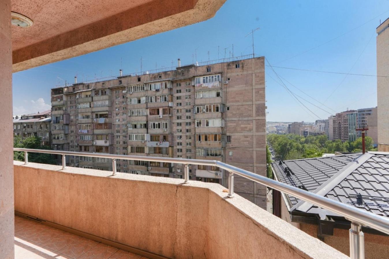Ris Central Apartments יירבאן מראה חיצוני תמונה