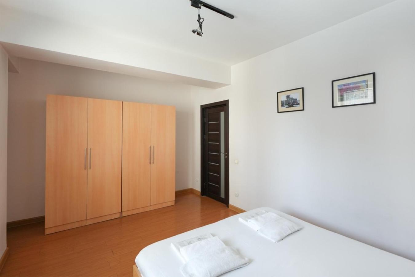 Ris Central Apartments יירבאן מראה חיצוני תמונה