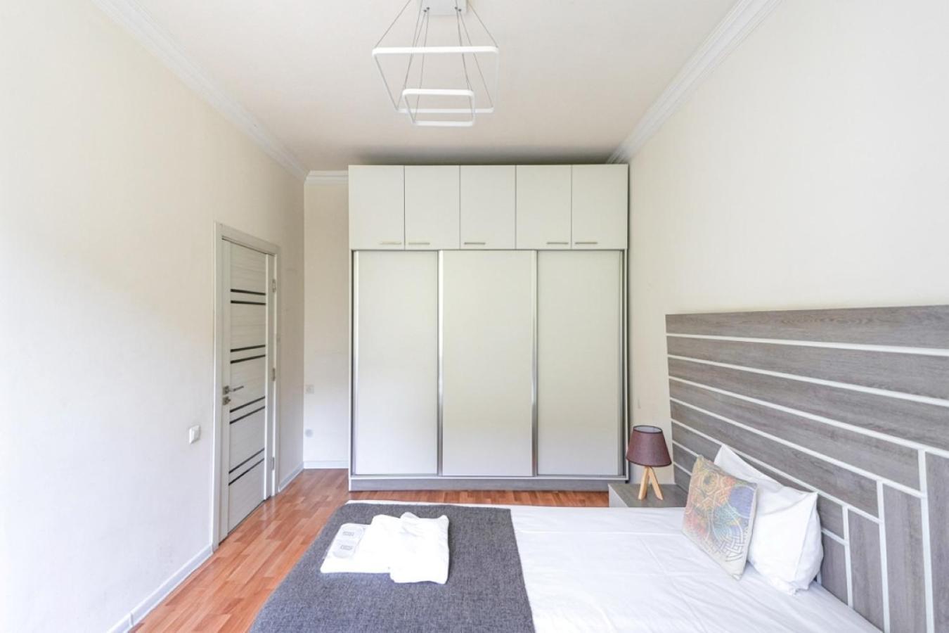 Ris Central Apartments יירבאן מראה חיצוני תמונה