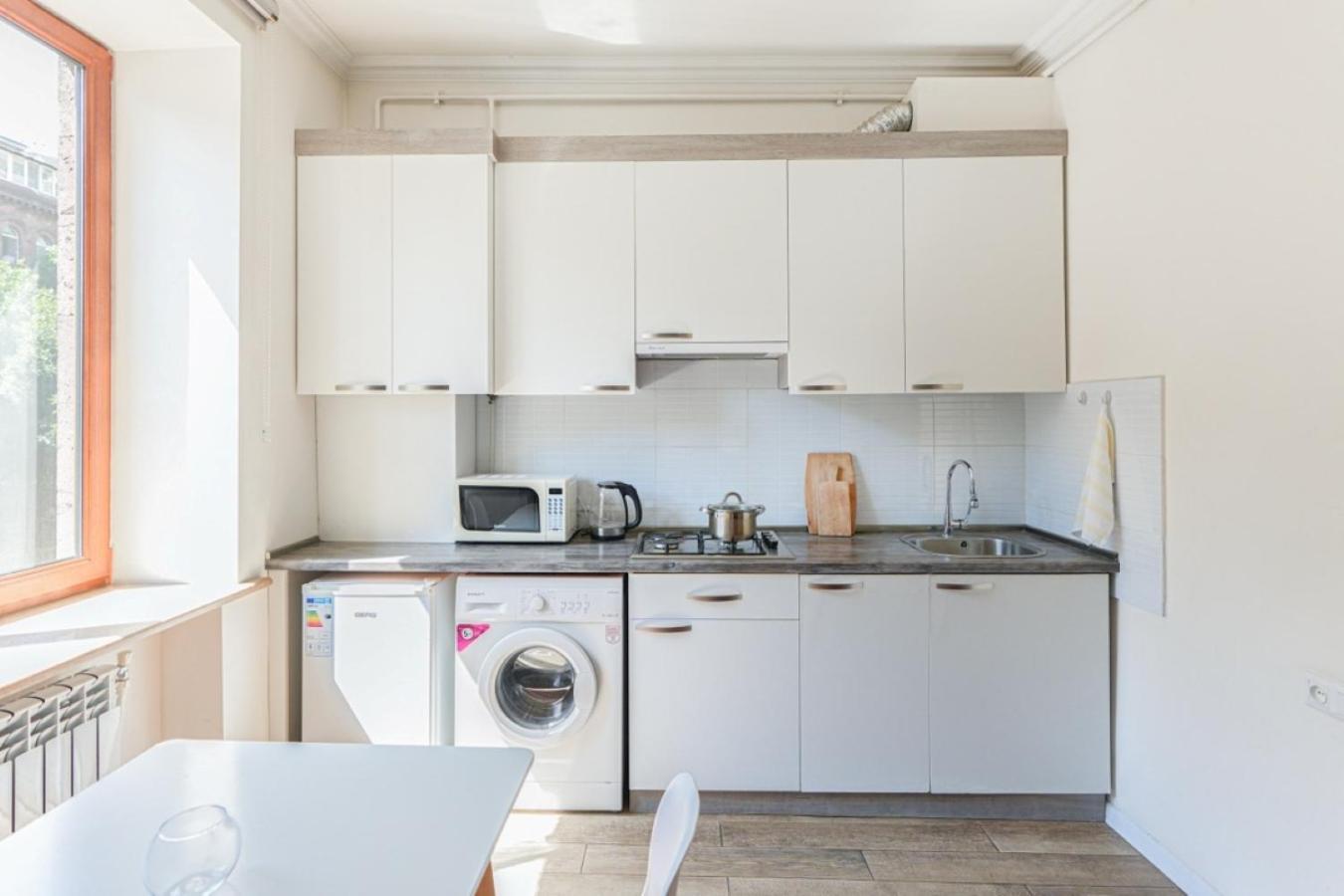 Ris Central Apartments יירבאן מראה חיצוני תמונה